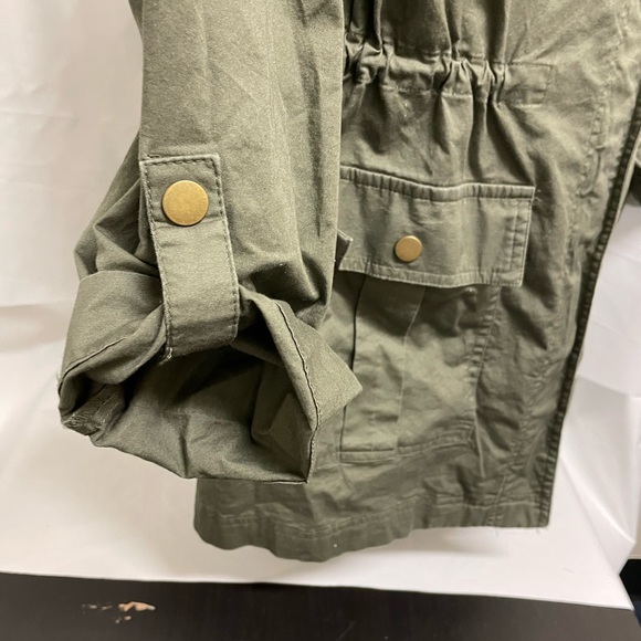 Jones New York military jacket that is in excellent condition. Size L - Picture 4 of 8